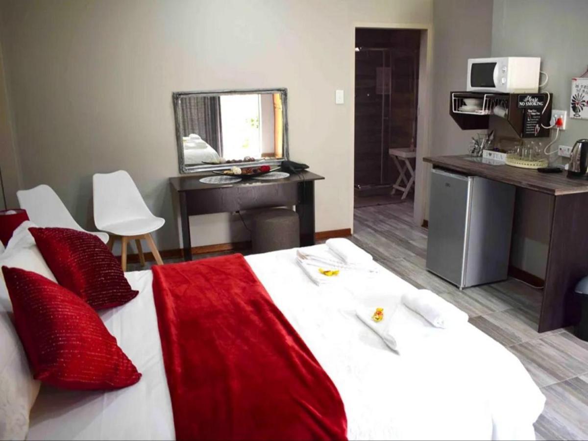 Gemstone Guest House Клерксдорп Екстериор снимка