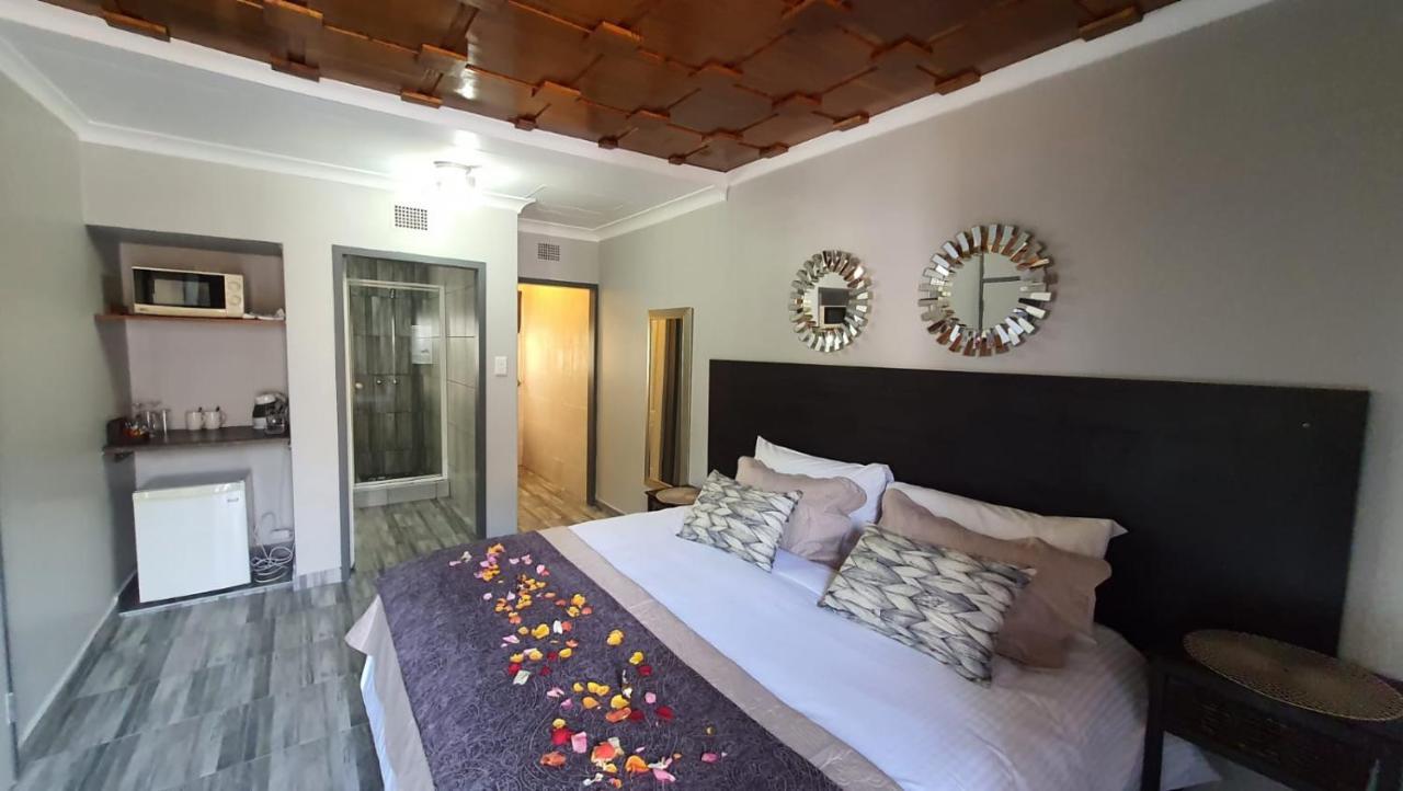 Gemstone Guest House Клерксдорп Екстериор снимка
