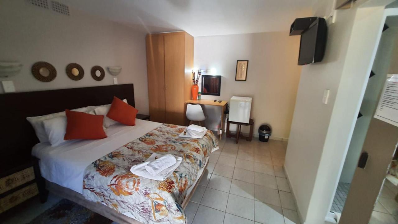 Gemstone Guest House Клерксдорп Екстериор снимка