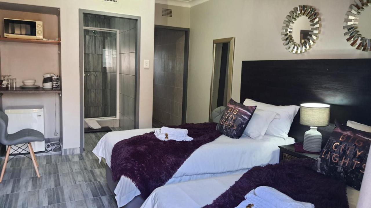 Gemstone Guest House Клерксдорп Екстериор снимка