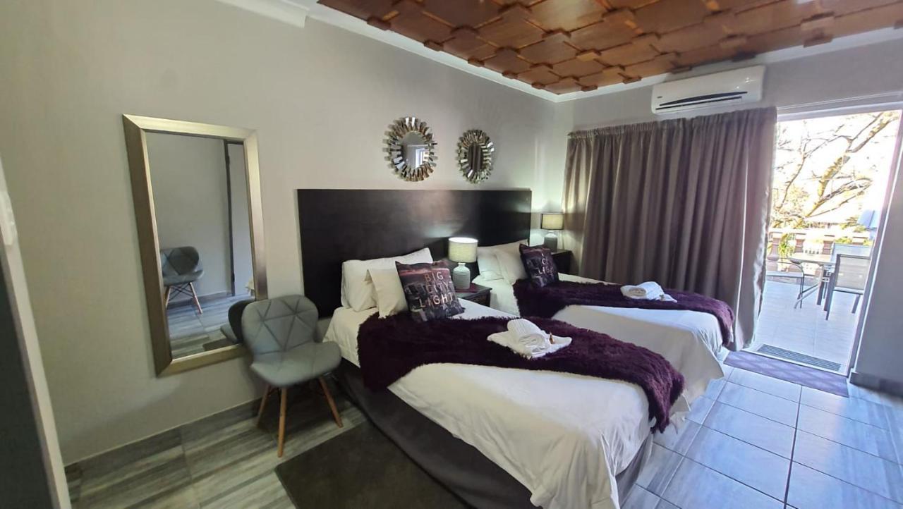 Gemstone Guest House Клерксдорп Екстериор снимка