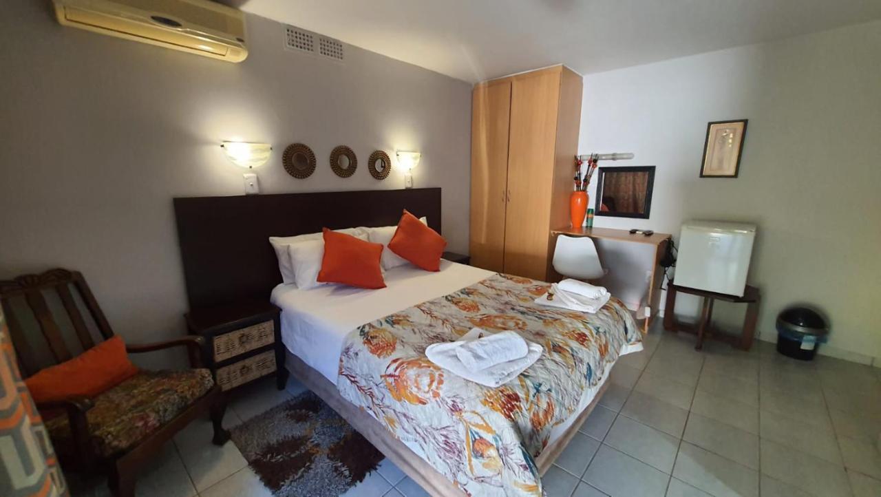 Gemstone Guest House Клерксдорп Екстериор снимка