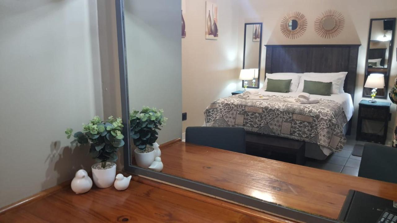 Gemstone Guest House Клерксдорп Екстериор снимка