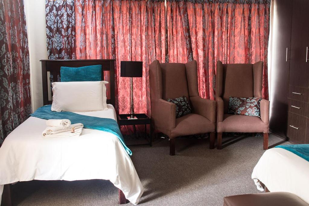 Gemstone Guest House Клерксдорп Екстериор снимка