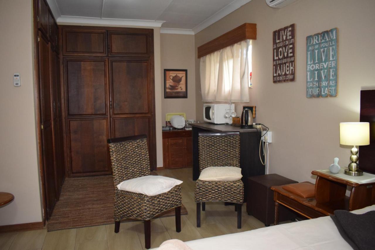 Gemstone Guest House Клерксдорп Екстериор снимка