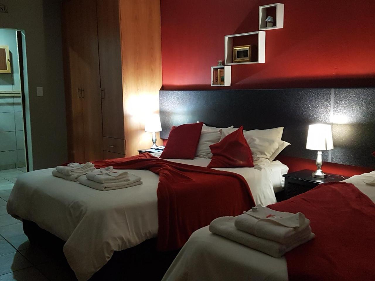 Gemstone Guest House Клерксдорп Екстериор снимка