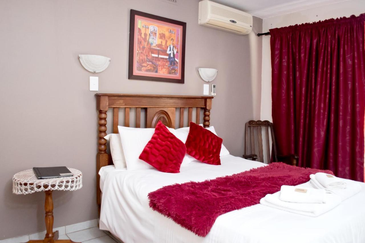 Gemstone Guest House Клерксдорп Екстериор снимка